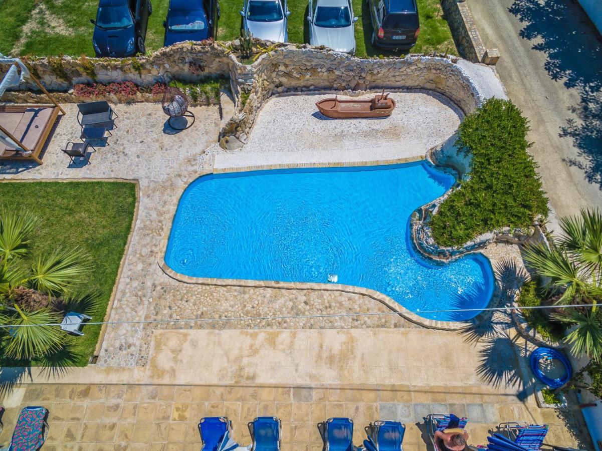 Antonis Apartments Kalamaki  Bagian luar foto